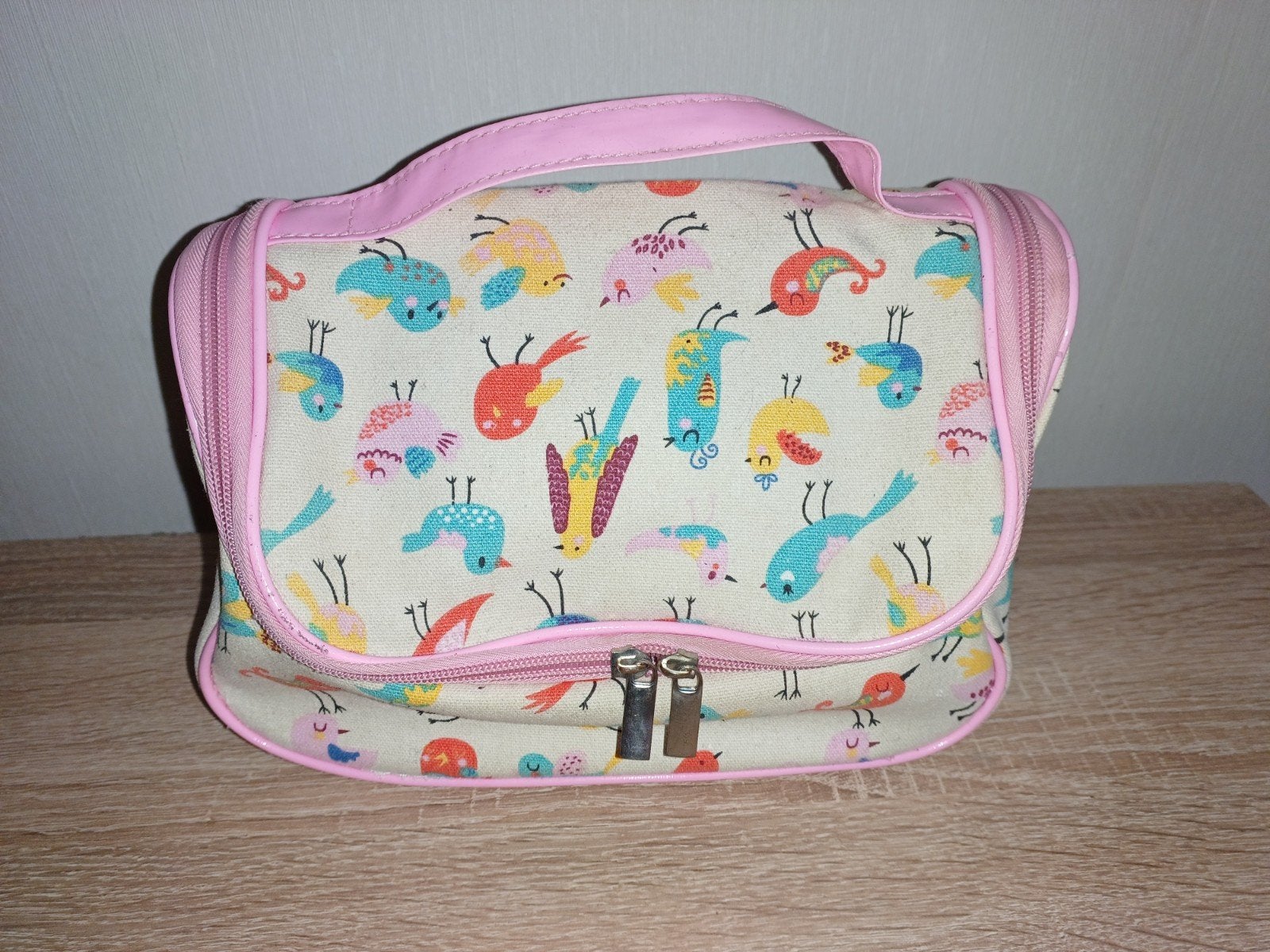 Leuke toilettas met vrolijke vogeltjes en ophanghaakje, Sieraden, Tassen en Uiterlijk, Toilettassen, Ophalen of Verzenden, Zo goed als nieuw