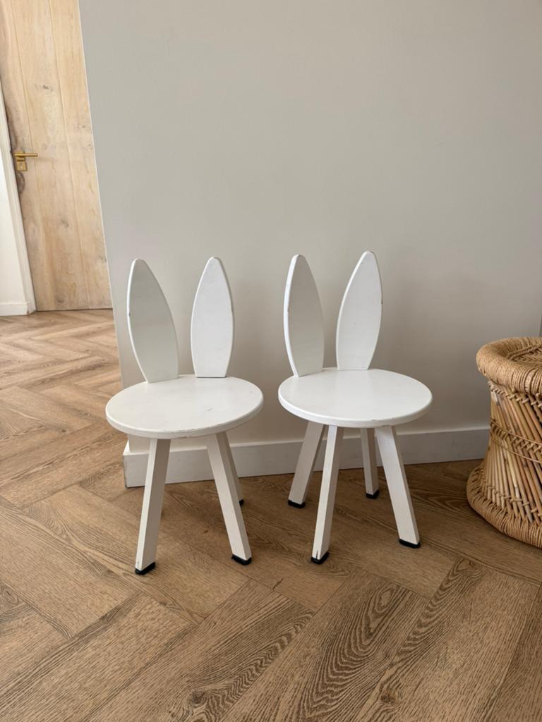Witte houten kinderstoeltjes met konijnen oren, Kinderen en Baby's, Kinderkamer | Tafels en Stoelen, Ophalen, Gebruikt, Stoel(en)