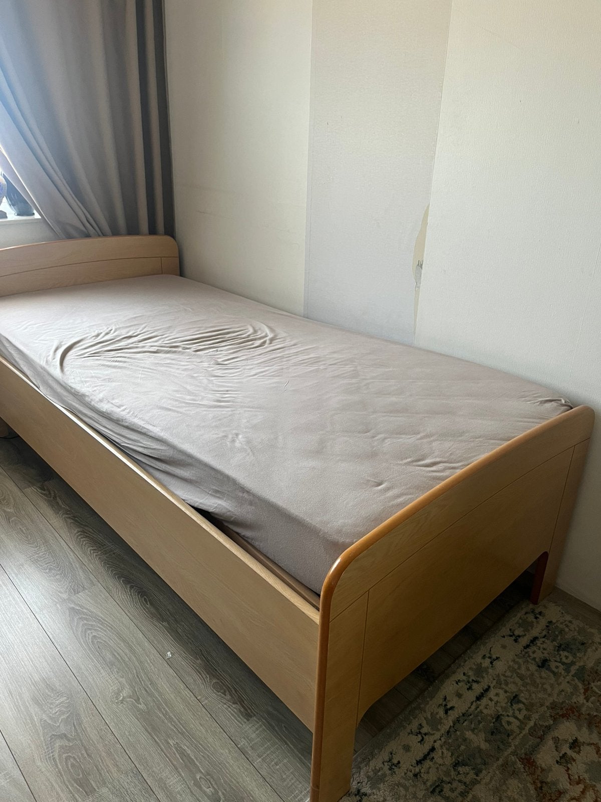 Elektrisch eenpersoonsbed inc matras en nachtkastje, Ophalen, Verstelbaar, 90 cm, Eenpersoons
