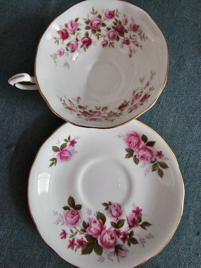 kop en schotel bone china, Ophalen, Zo goed als nieuw, Porselein, Kop en/of schotel