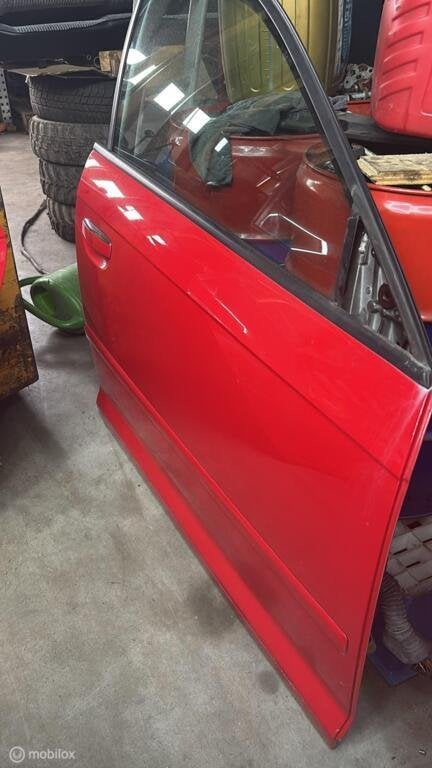 Portier rechtsvoor + ruit rood 4-deurs Audi A3 8P ('03-'12), Ophalen, Audi, Gebruikt, Deur