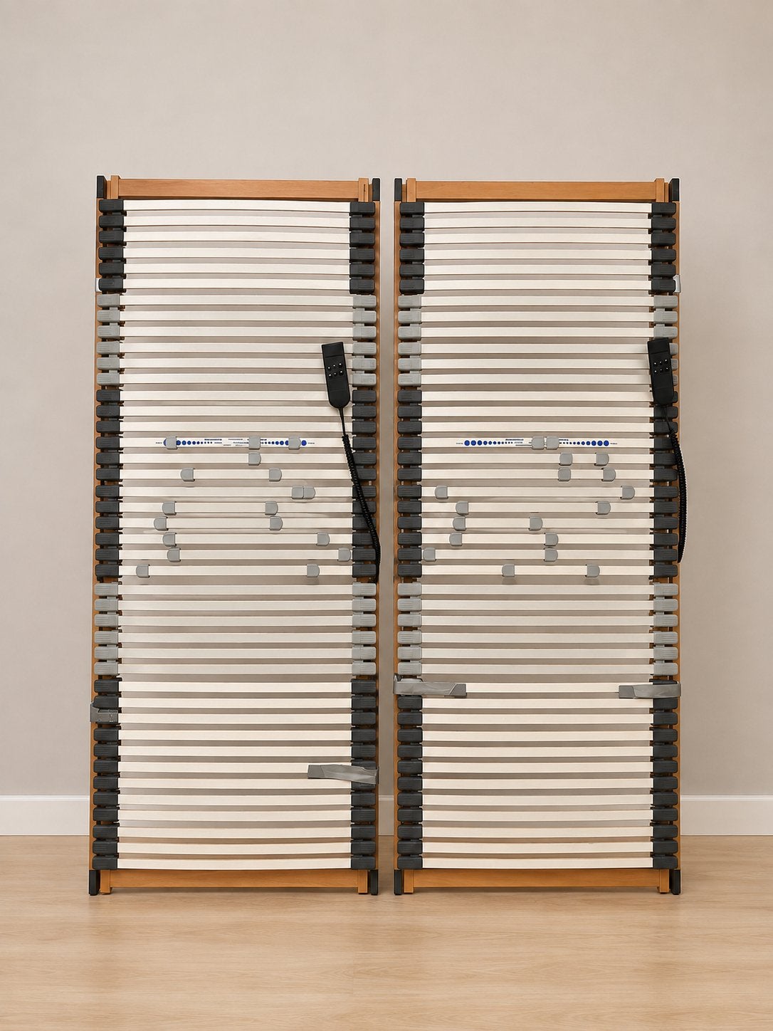 Twee elektrische lattenbodems 90x200 cm, Ophalen, Gebruikt, 90 cm, Tweepersoons