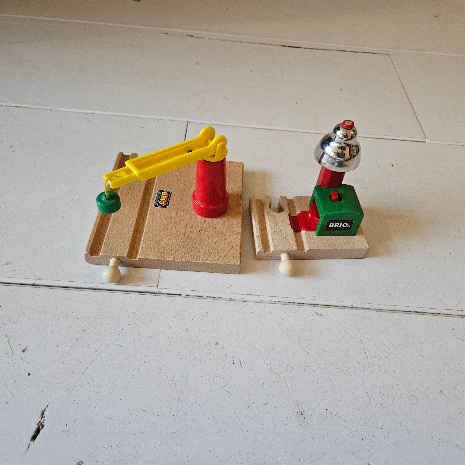Brio Magnetisch Belsignaal (33754) en Lage Takelkraan, Ophalen of Verzenden, Jongen of Meisje