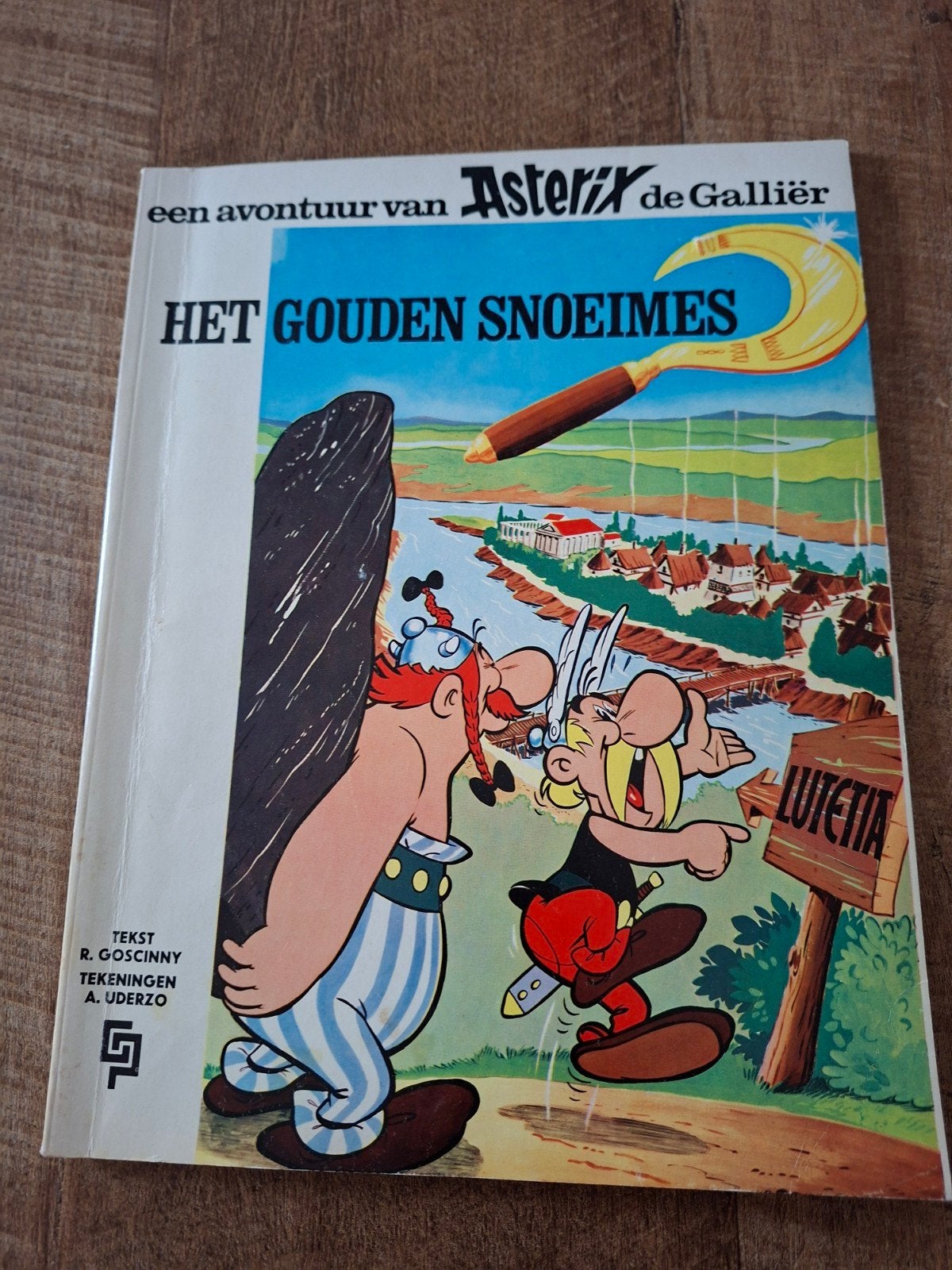 Asterix de Galliër - Het Gouden Snoeimes (1e druk 1967), Boeken, Eén stripboek, Ophalen of Verzenden, Gelezen