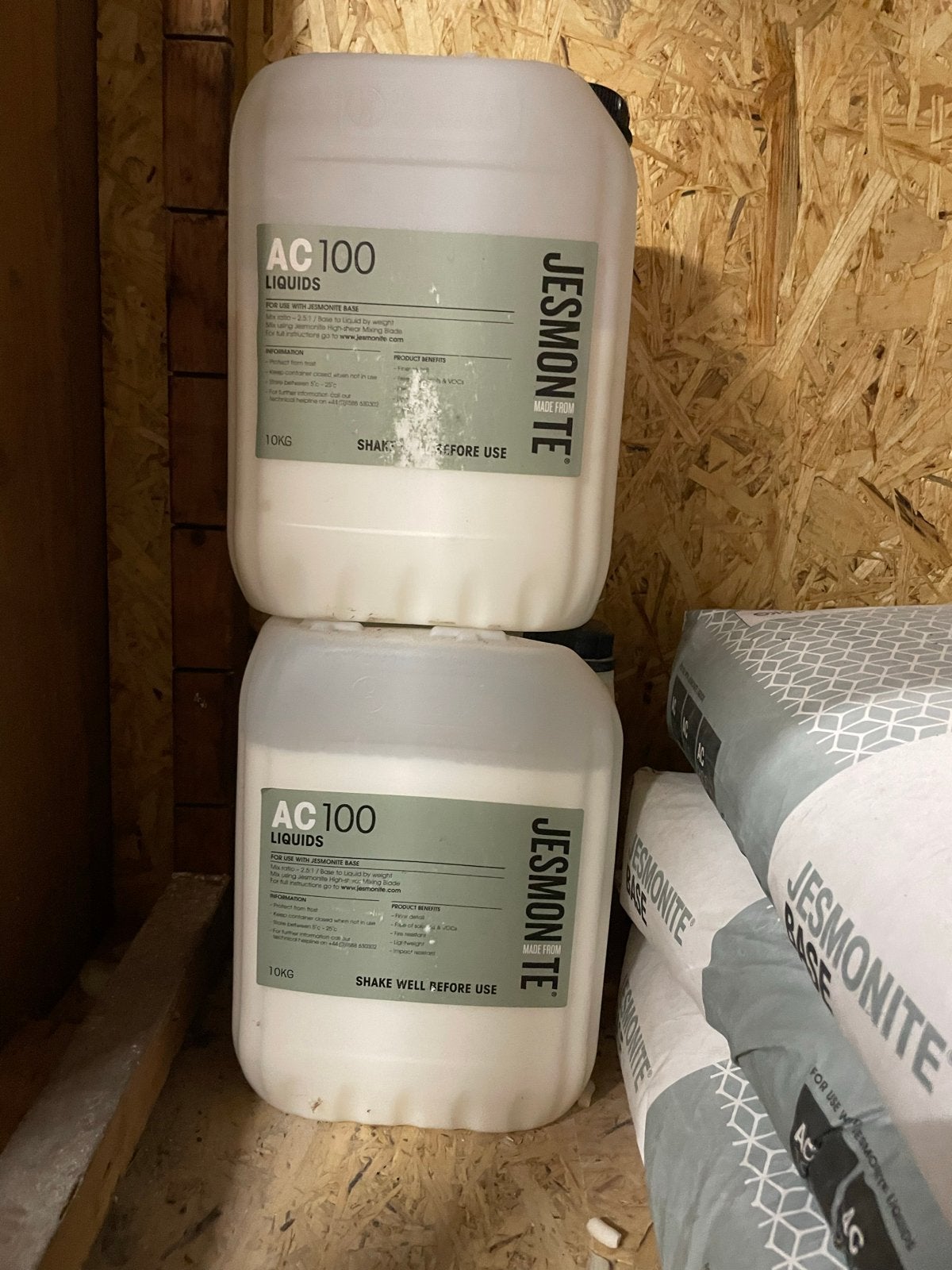 1,5 Jesmonite AC100 Vloeistof 10kg Jerrycan, Ophalen, Zo goed als nieuw