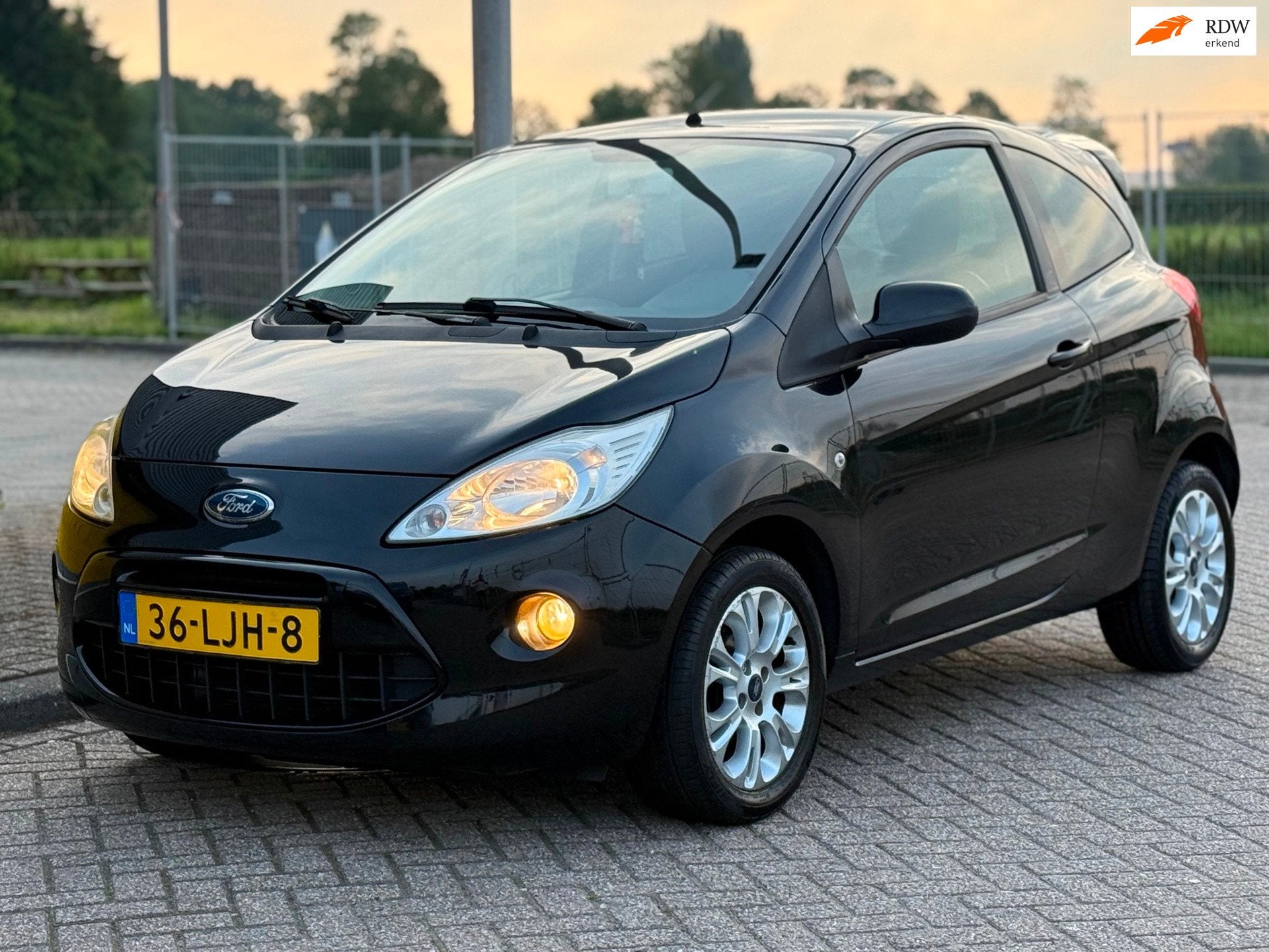 Ford Ka 1.2 Couture First Edition Bj 2010 AIRCO PDC LM-Velge, Auto's, Stof, Gebruikt, 4 cilinders, Zwart