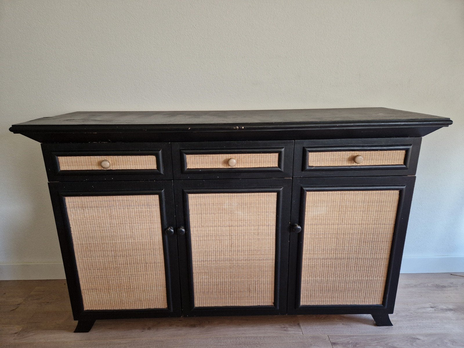 Solide houten kast met webbing details: 148 x 48 x 94, Huis en Inrichting, Ophalen, Gebruikt, Boho, Vintage, 25 tot 50 cm
