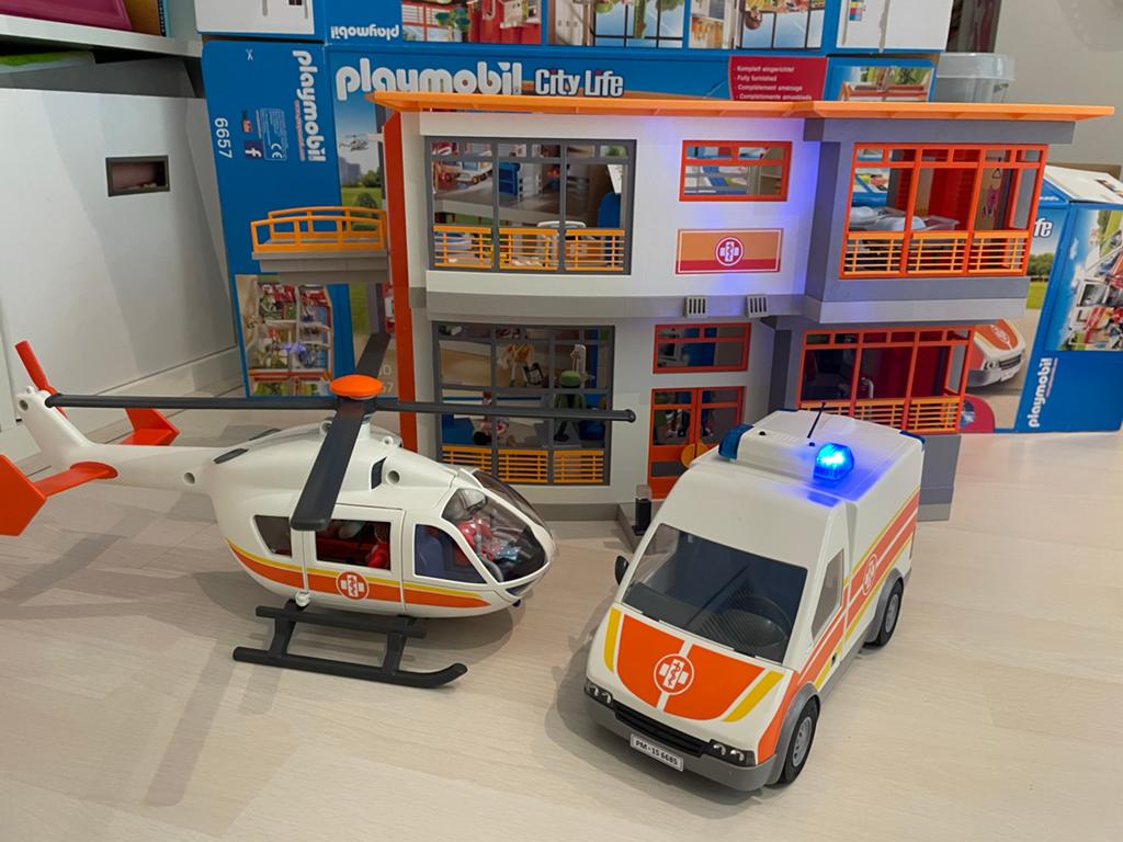 Playmobil City Life Ziekenhuis met ambulance en helikopter, Ophalen, Zo goed als nieuw, Complete set