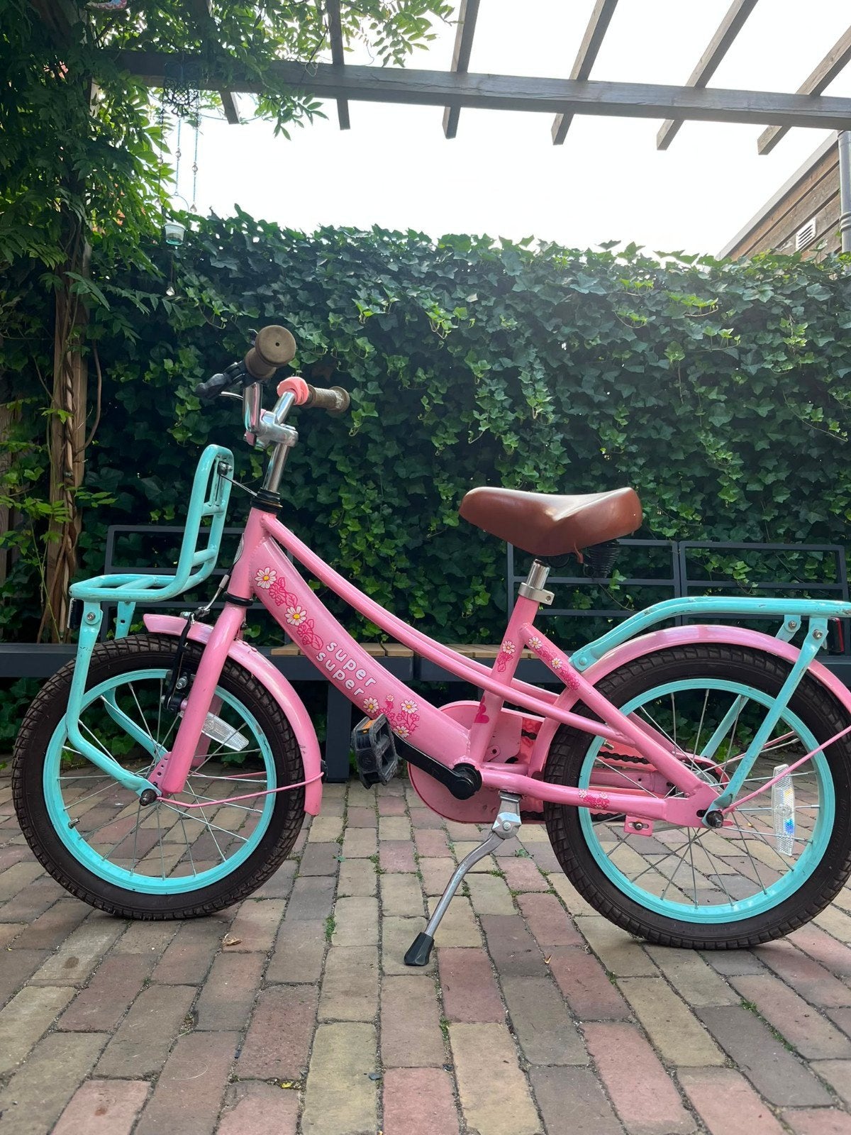 Roze kinderfiets met mandje en bagagedrager, Ophalen, Terugtraprem, Super Super, 16 tot 20 inch