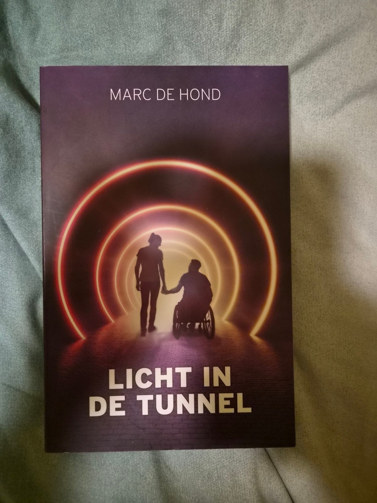 Licht in de Tunnel - Marc de Hond (Boek), Boeken, Ophalen of Verzenden, Zo goed als nieuw, Marc de Hond, Nederland
