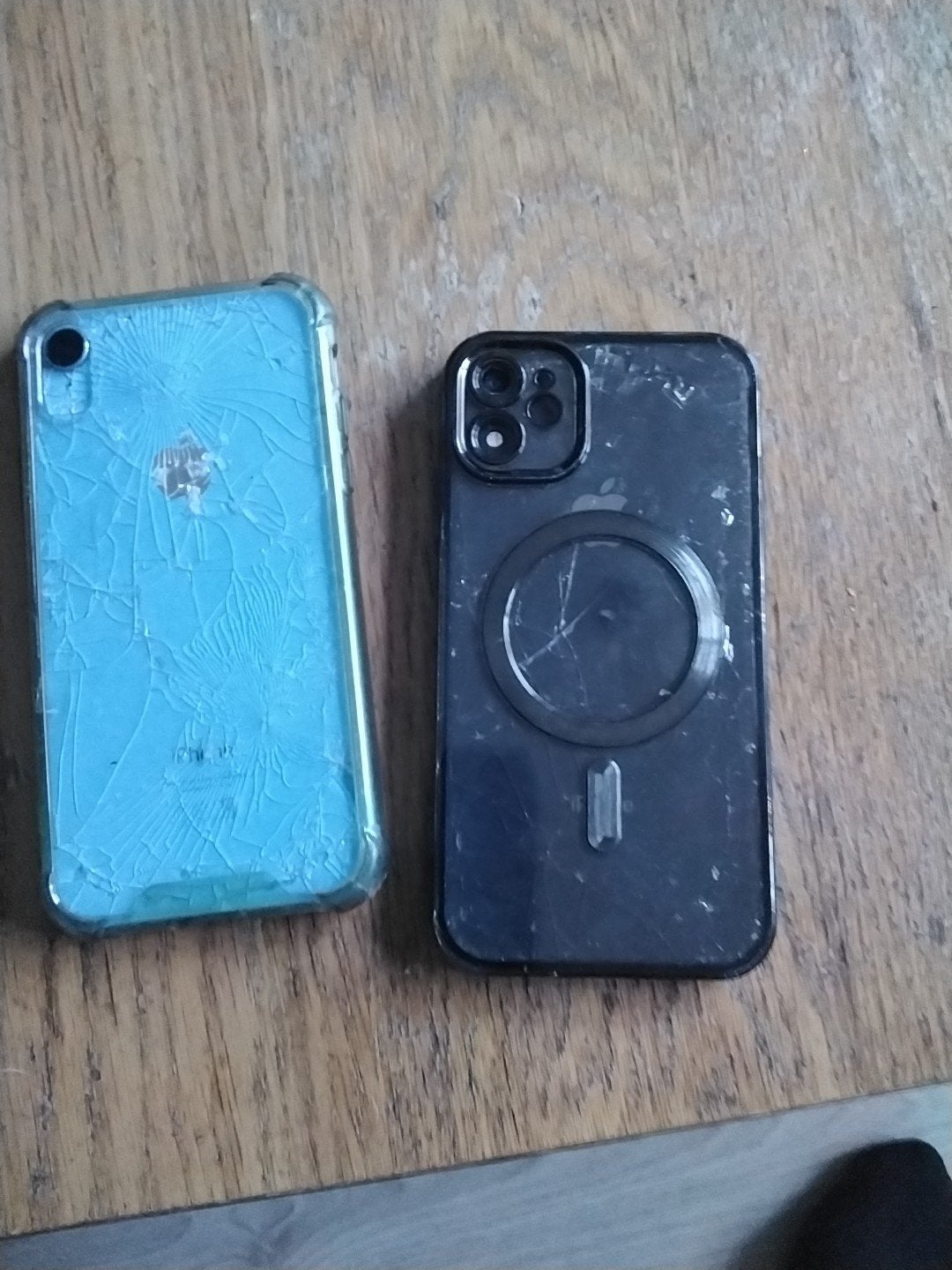 2x Kapotte iPhone - Voor onderdelen of reparatie, Ophalen, IPhone 12, Zonder simlock, Niet werkend