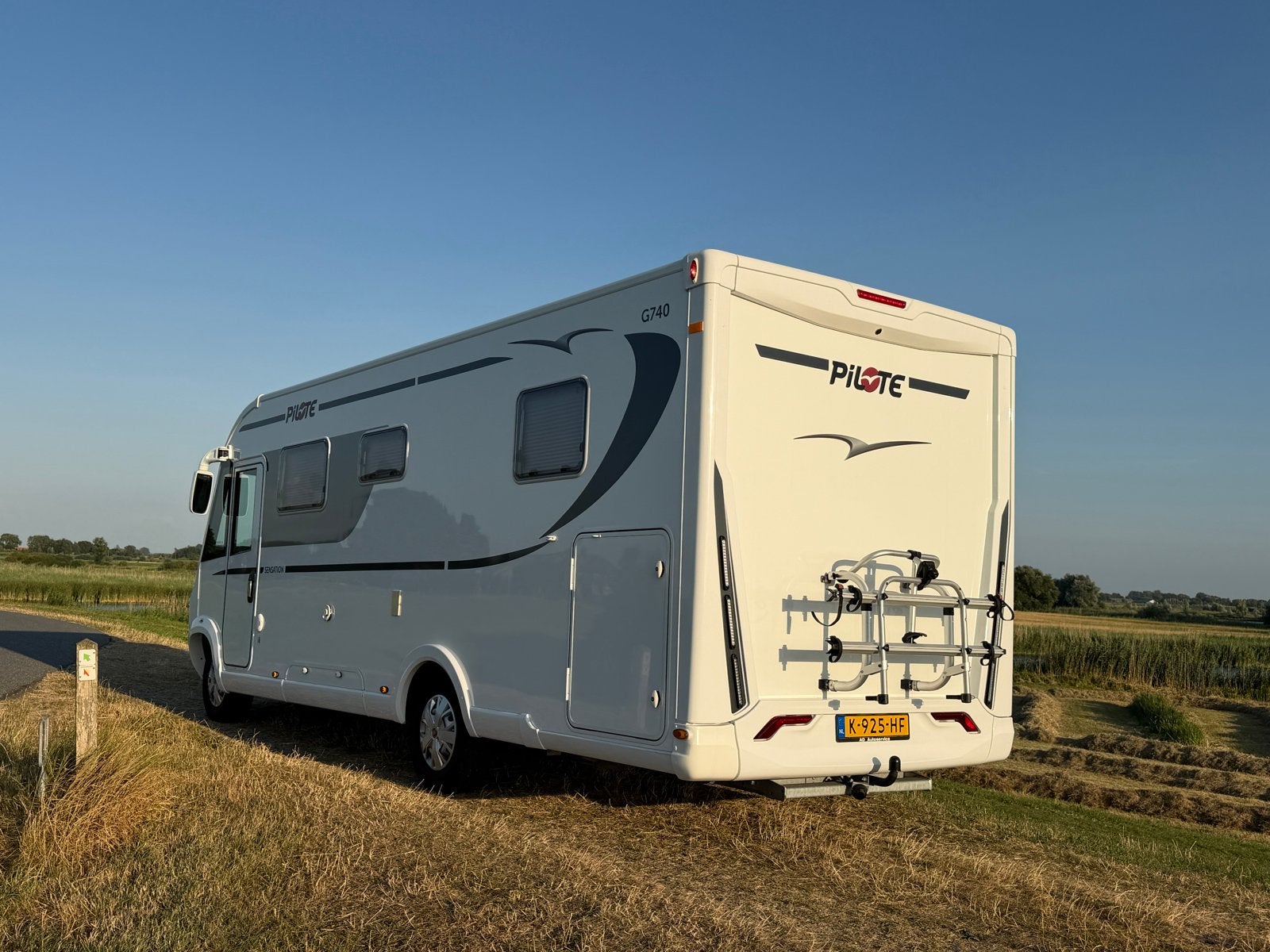 Pilote G740 Integraal Camper 7,5 meter lengte, Ringverwarming, Fiat, Luifel, 7 tot 8 meter