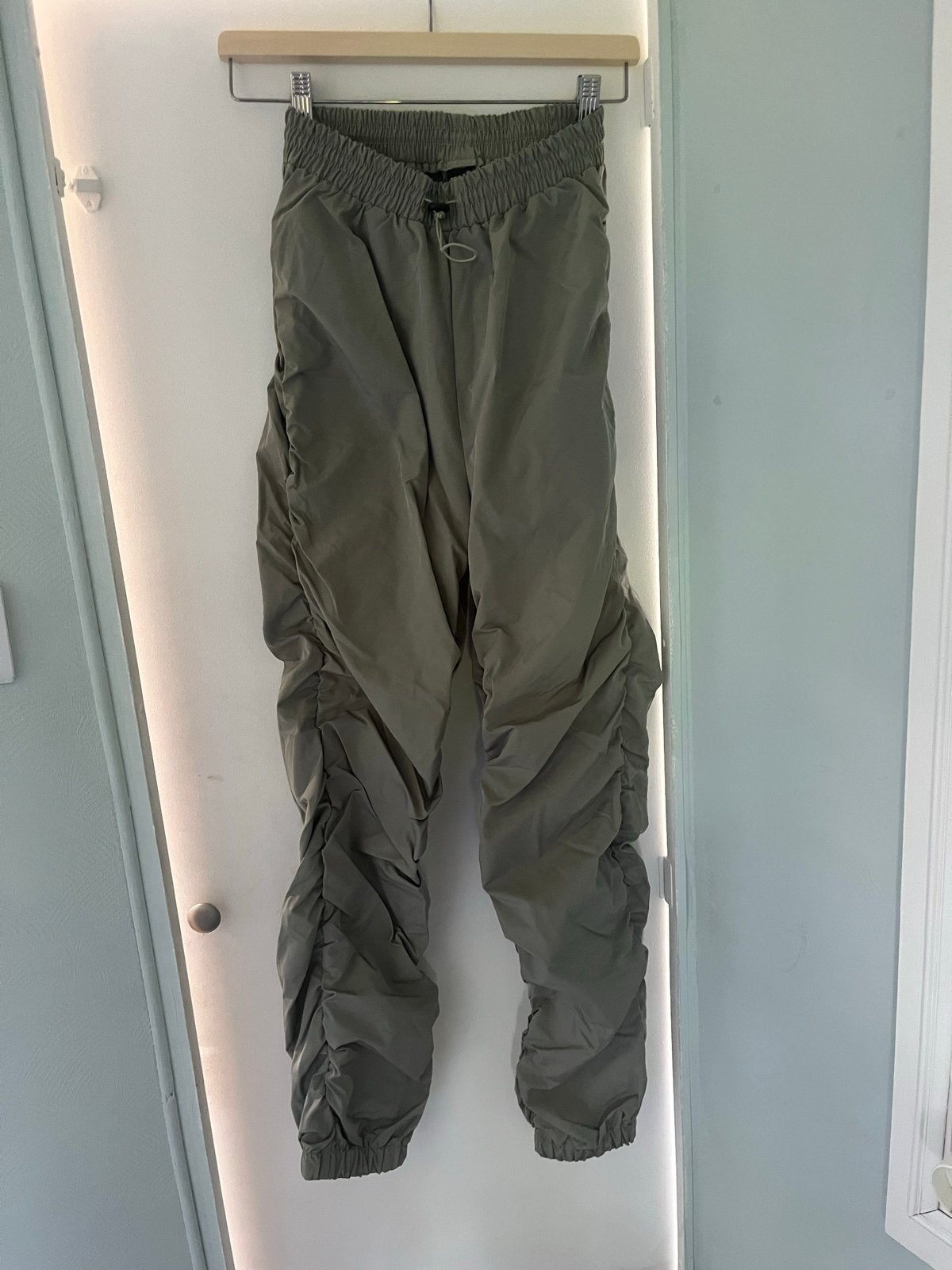 Parachute broek, Kleding | Dames, Ophalen of Verzenden, Zo goed als nieuw, Maat 36 (S), Lang