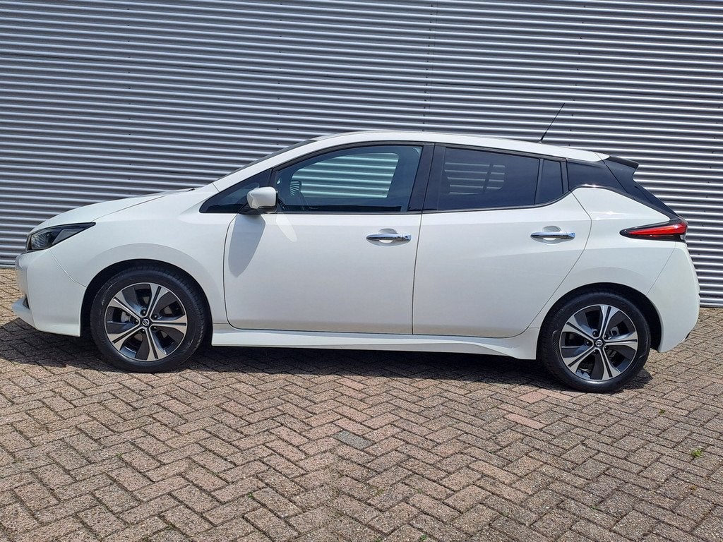 Nissan Leaf N-Connecta 40 kWh | Apple Carplay/Android Auto |, Auto's, Nissan, 12 maanden, Stof, Gebruikt, Wit