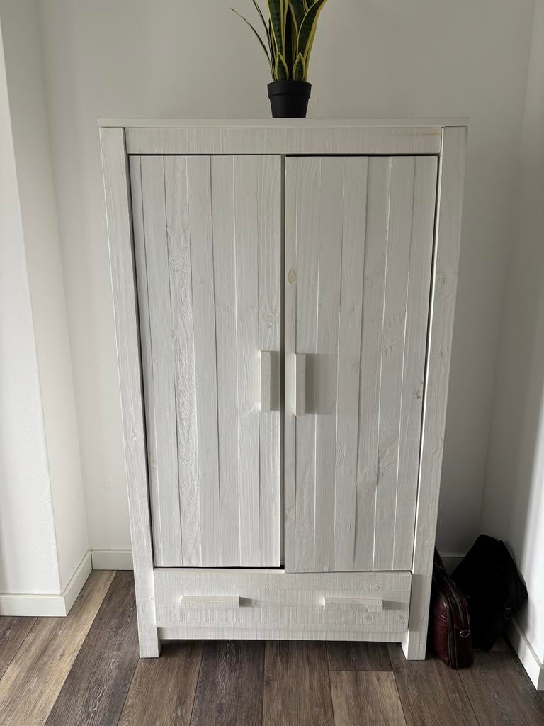 Witte houten kledingkast met lades en planken, Ophalen, Gebruikt, 50 tot 100 cm, Met lade(s)