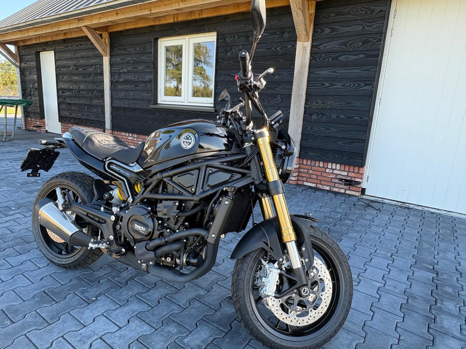 BENELLI LEONCINO 800 ULTRA BLACK | 40 KM | BTW | NIEUWSTAAT, 2 cilinders, Occasion, Motorrijbewijs A, Particulier