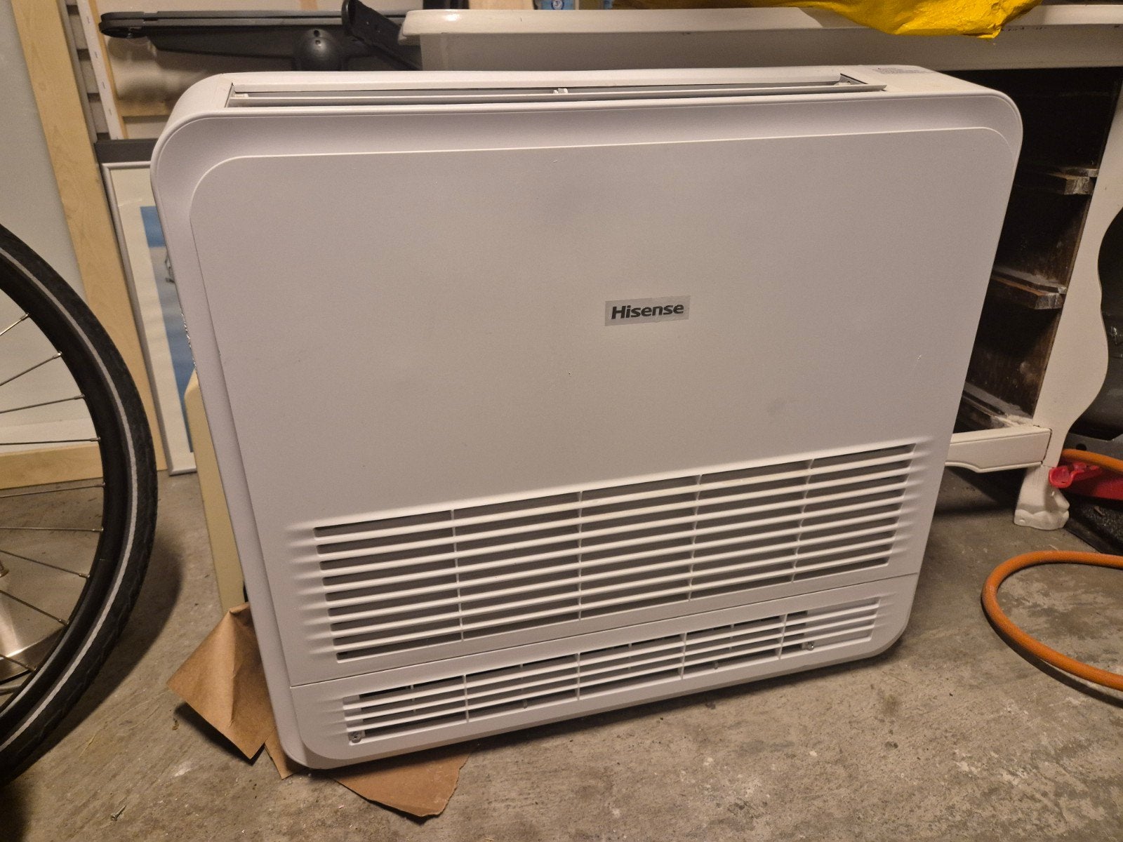 Hisense Vloermodel Airco - Koelen & Verwarmen, Ophalen, Koelen en Ontvochtigen, 3 snelheden of meer, Zo goed als nieuw