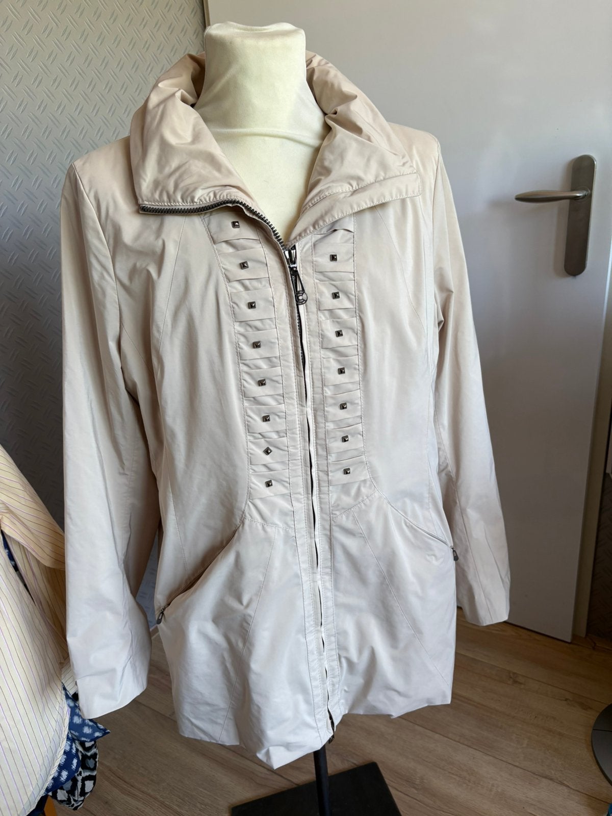 Creenstone jas beige 42, Ophalen of Verzenden, Zo goed als nieuw, Maat 42/44 (L), Beige