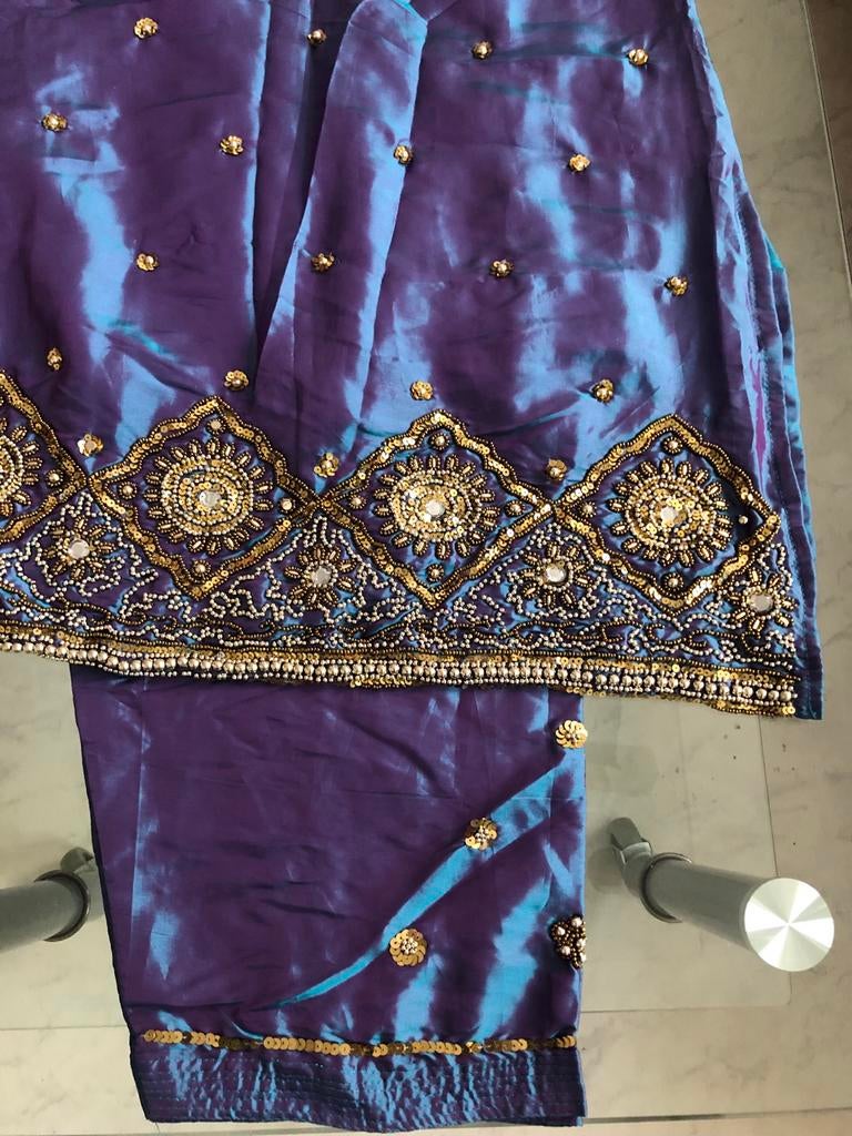 Prachtige Bollywood Salwar Kameez - Paars met Gouden Borduur, Ophalen of Verzenden, Zo goed als nieuw