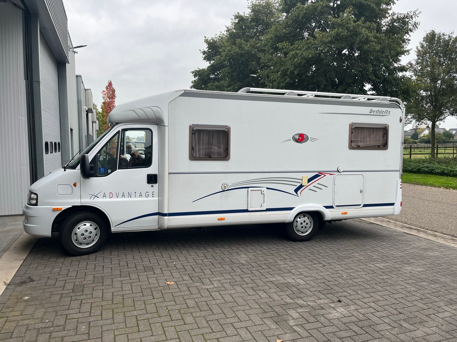 Dethleffs Advantage Camper - Klaar voor avontuur!, Caravans en Kamperen, Standaard zit, Alkoof, Ringverwarming, Fiat
