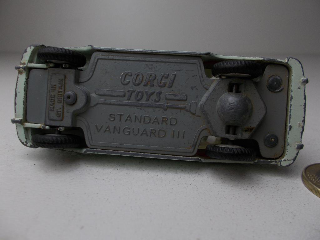 1957 Corgi Toys 207 STANDARD VANGUARD III SALOON., Ophalen of Verzenden, Gebruikt, Auto, Corgi