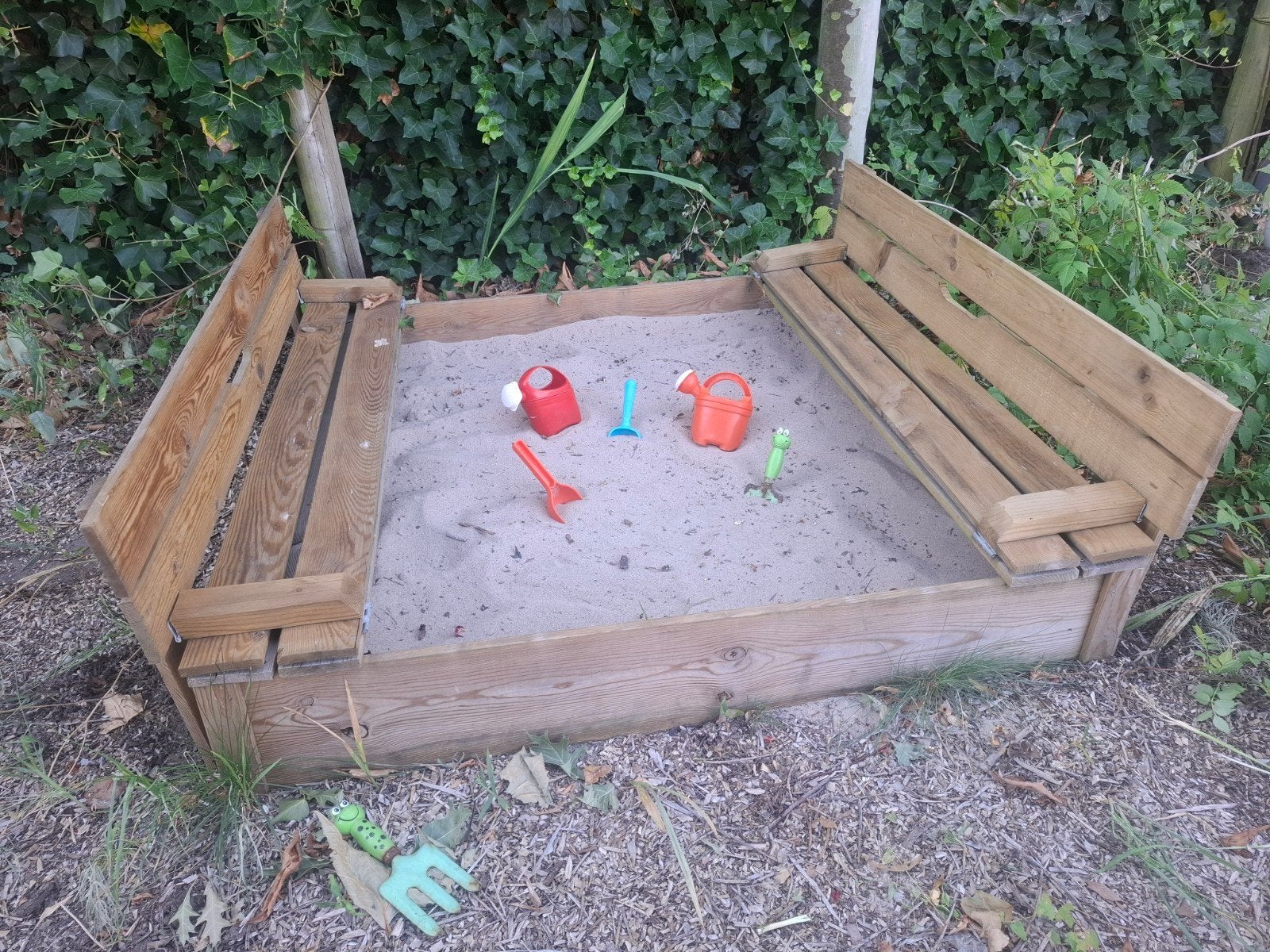 Zandbak incl +/- 300 kg speelzand, Ophalen, Gebruikt