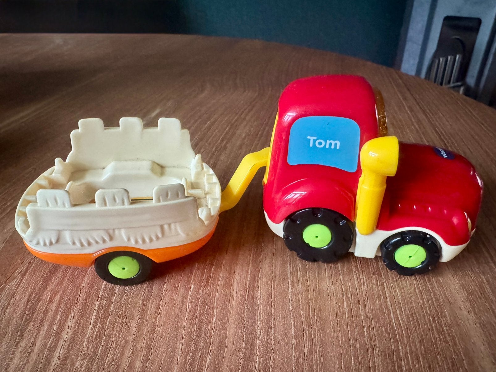 V Tech ToetToet Tom Tractor met aanhanger, Kinderen en Baby's, Speelgoed | Vtech, Ophalen of Verzenden, Zo goed als nieuw, 6 maanden tot 2 jaar