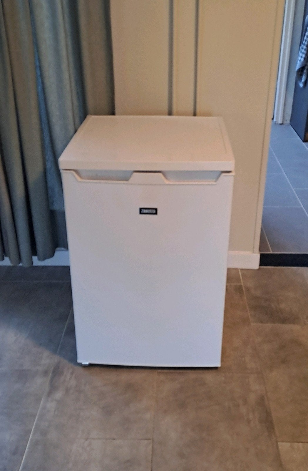 Zanussi Tafelmodel Koelkast - 4 jaar oud, zeer netjes, Ophalen, Minder dan 85 cm, 100 tot 150 liter, 45 tot 60 cm
