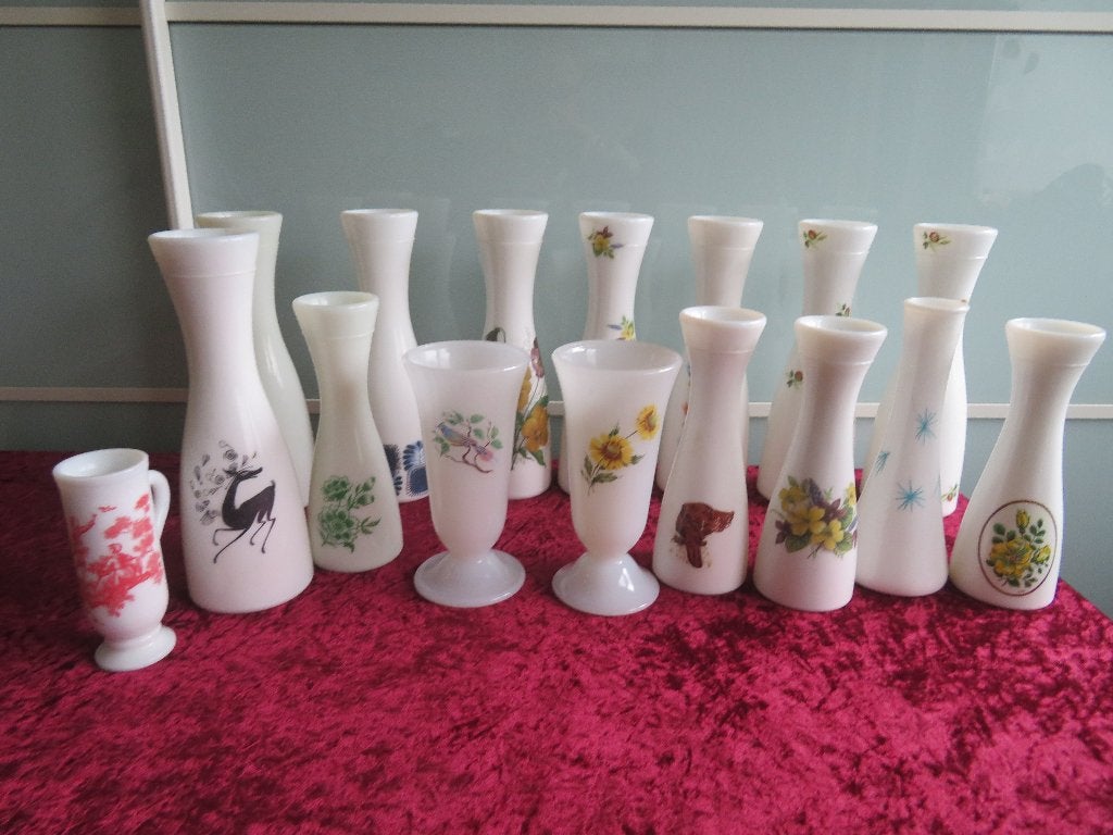 ZOLDEROPRUIMING verzameling OPALINE / MELKGLAS VAZEN, Antiek en Kunst, Ophalen