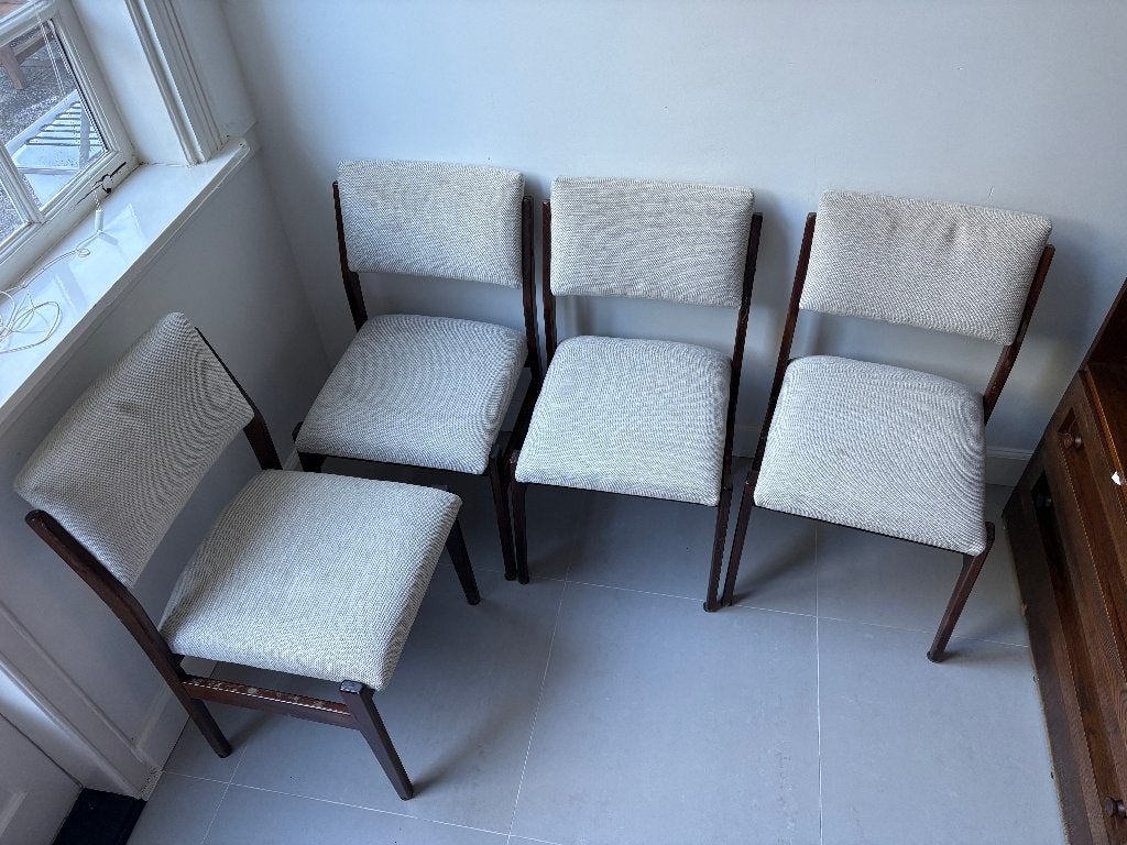 Set van 4 vintage houten eetkamerstoelen met stof, Ophalen, Gebruikt, Retro / mid-century, Vier