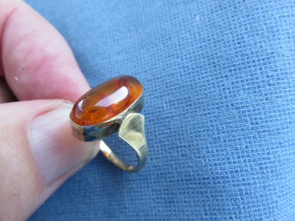 Ring in 8 karaat goud met lichte barnsteen, Gebruikt, Ophalen of Verzenden, Kleiner dan 17, Dame of Heer
