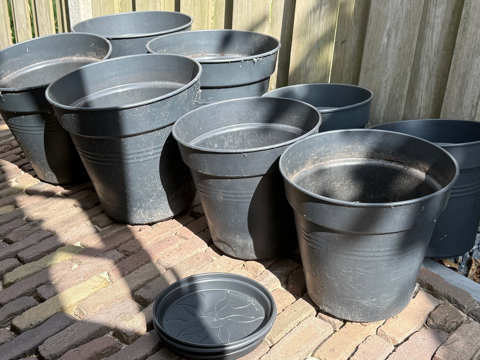 Set van 8 gebruikte Elho bloempotten met 3 schotels, Ophalen, Kunststof, Minder dan 30 cm, Rond