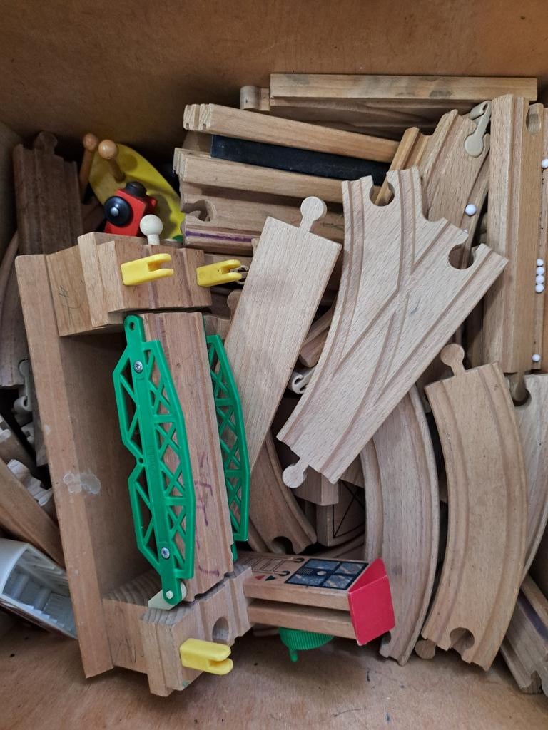 Brio en Ikea houten treinrails in opbergkist, Ophalen of Verzenden, Gebruikt, Overige typen