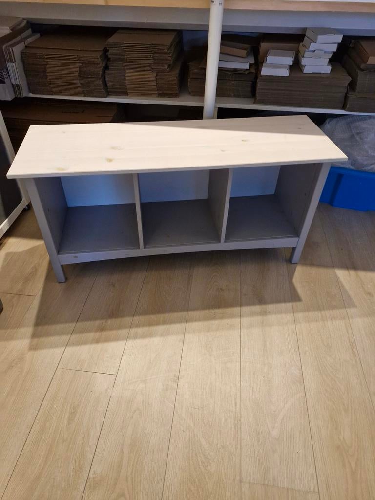 Houten kastje met 3 vakken, Ophalen, Zo goed als nieuw