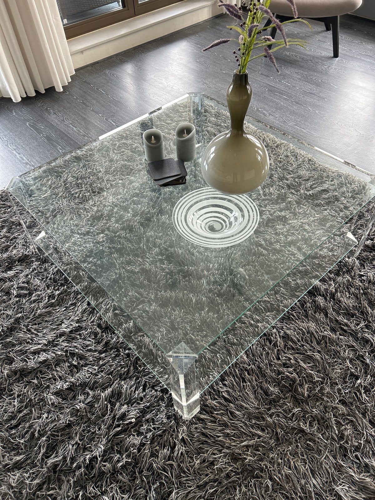 Moderne glazen salontafel met acryl poten 100x100 cm, Ophalen, Vierkant, 50 tot 100 cm, 5 – 50