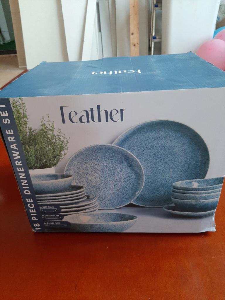 18 delig servies set = nieuw in doos, Ophalen of Verzenden, Nieuw, Overige stijlen, Bord(en)