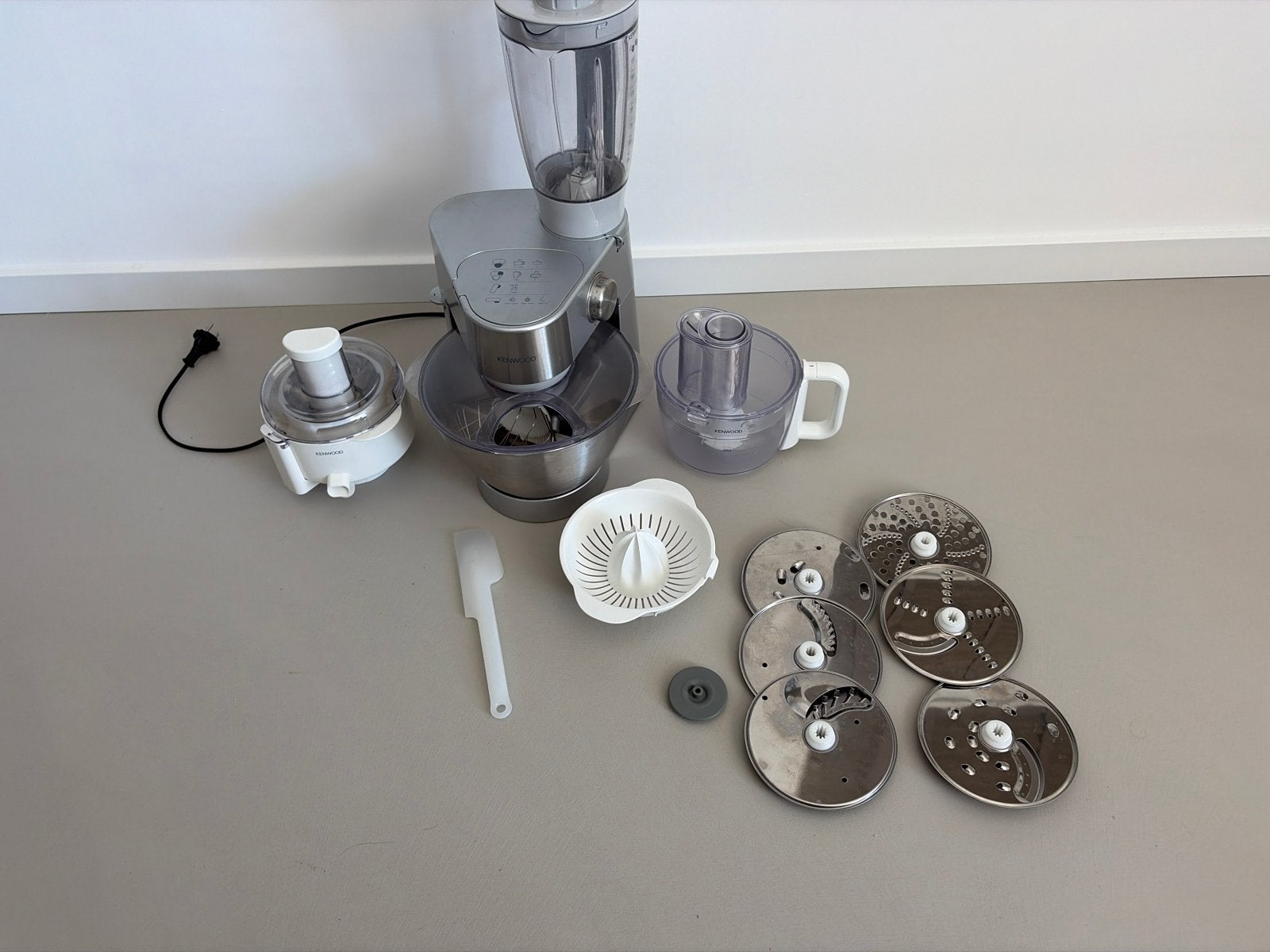 Kenwood KM264 Keukenmachine met accessoires, Ophalen, Gebruikt, 3 snelheden of meer, 2 tot 3 liter