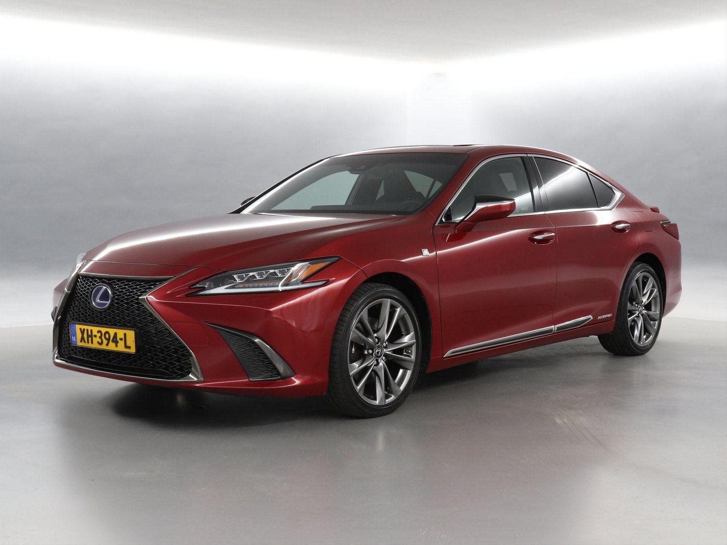 Lexus ES 300h F Sport Line | Adaptief Dempingsysteem | Stoel, Gebruikt, 4 cilinders, 1655 kg, Bedrijf