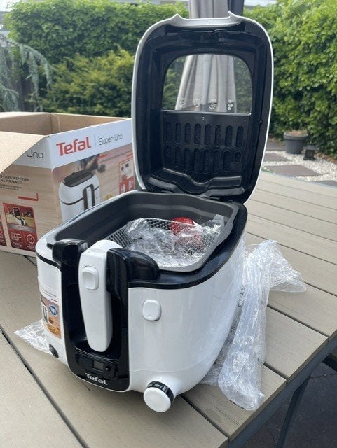 Nieuwe Friteuse met evt Aardappel/Groentesnijder, 1 tot 2 liter, Ophalen, Nieuw, Uitneembare binnenpan