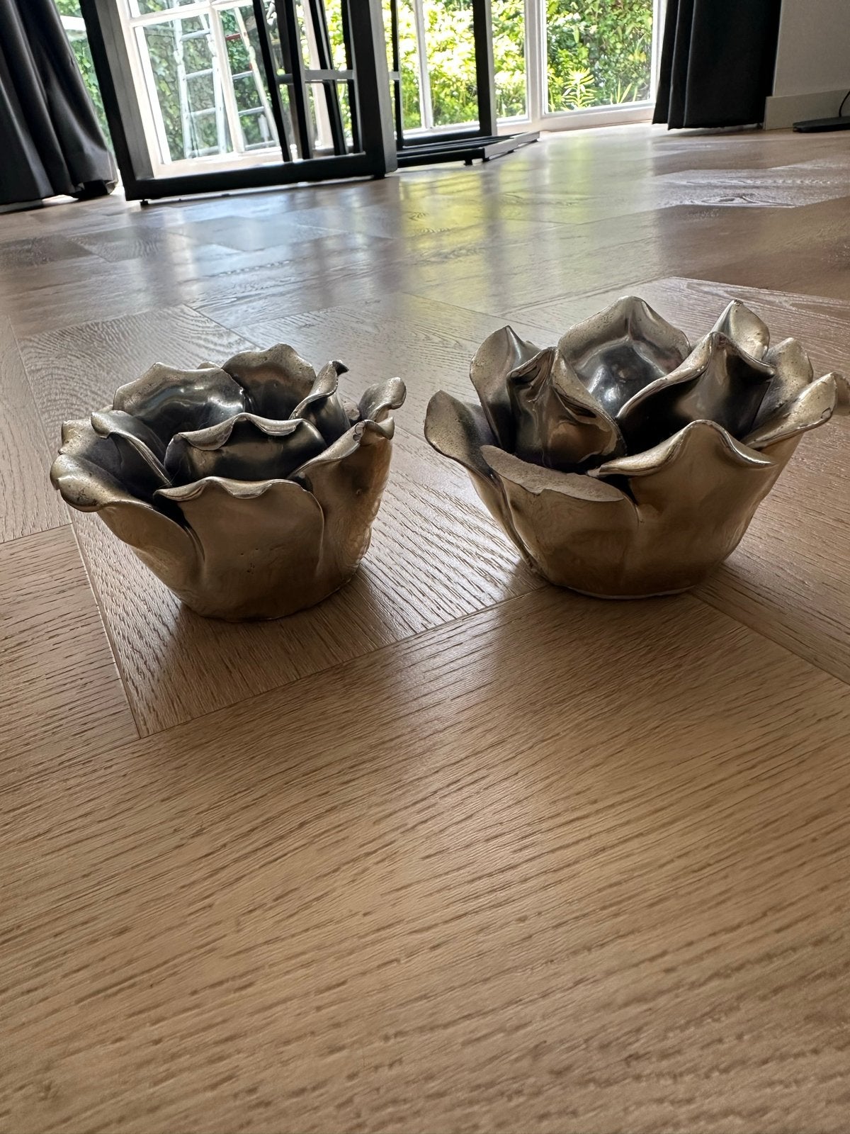 Set van 2 zilverkleurige roos waxinelichthouders, Ophalen of Verzenden, Gebruikt, Overige materialen, Kandelaar