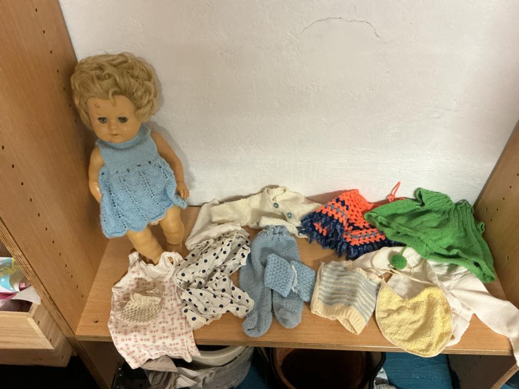 Vintage Babypop met 15-delige Kledingcollectie, Ophalen of Verzenden, Gebruikt, Babypop