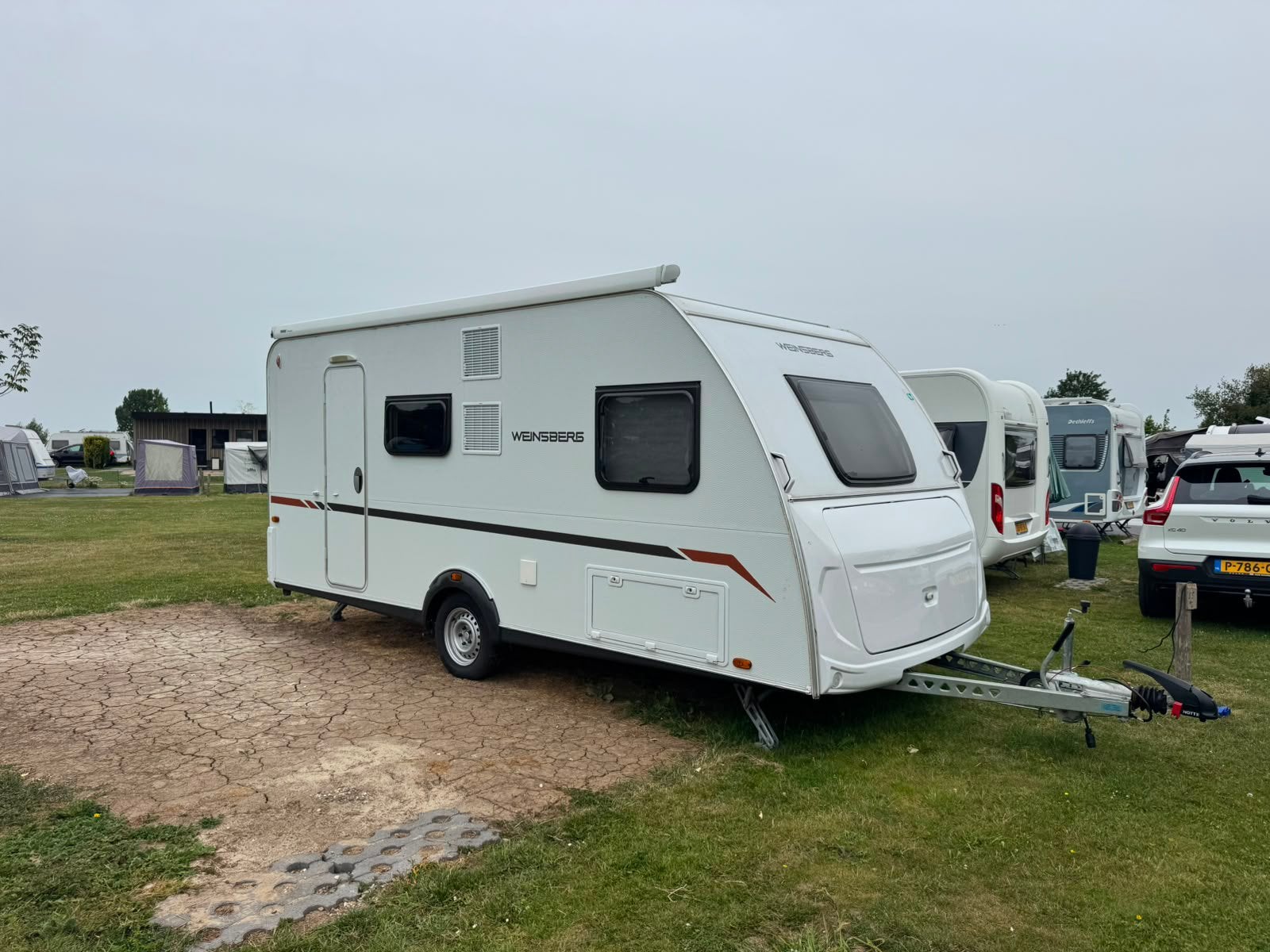 Te koop Weinsberg Caracito 470 QDK stapelbed, Caravans en Kamperen, Particulier, 5 tot 6 meter, Tot en met 5, Treinzit