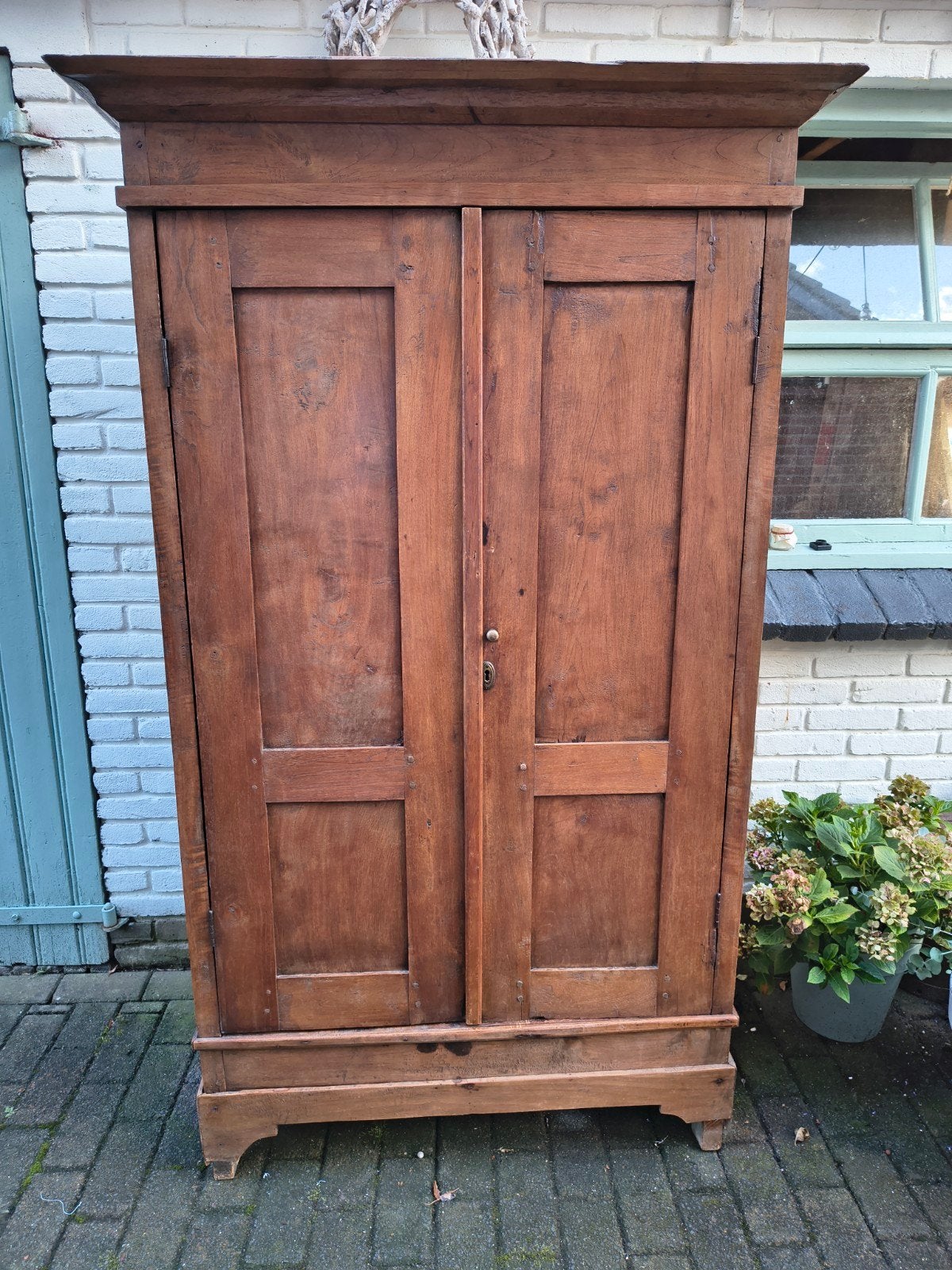 Antieke houten kast met doorleefde uitstraling, Ophalen of Verzenden