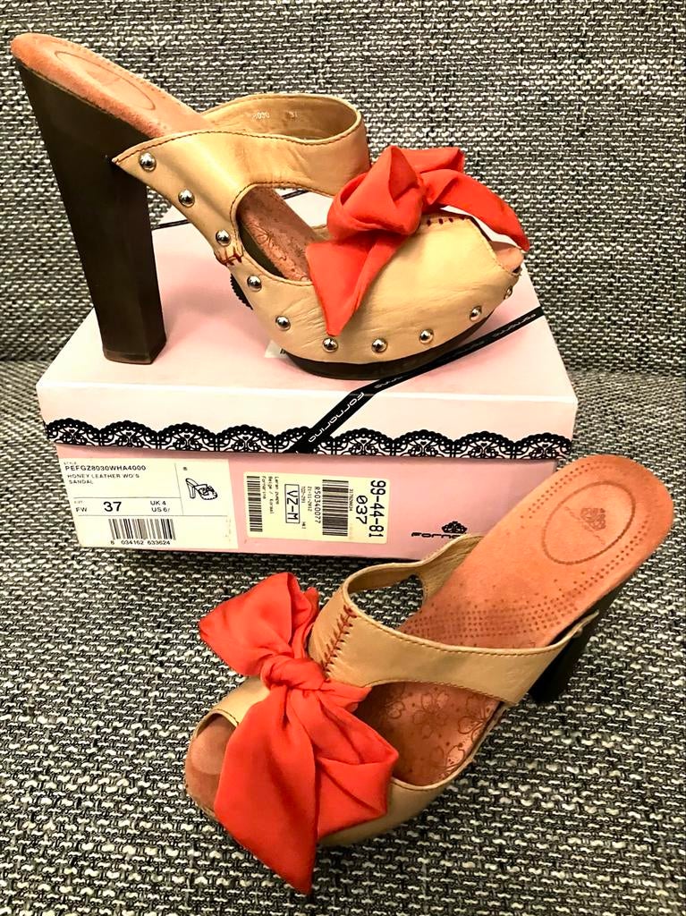 Fornarina Leren Pumps met Strik - Beige/Koraal, Maat 37, Ophalen of Verzenden, Zo goed als nieuw, Beige, Pumps