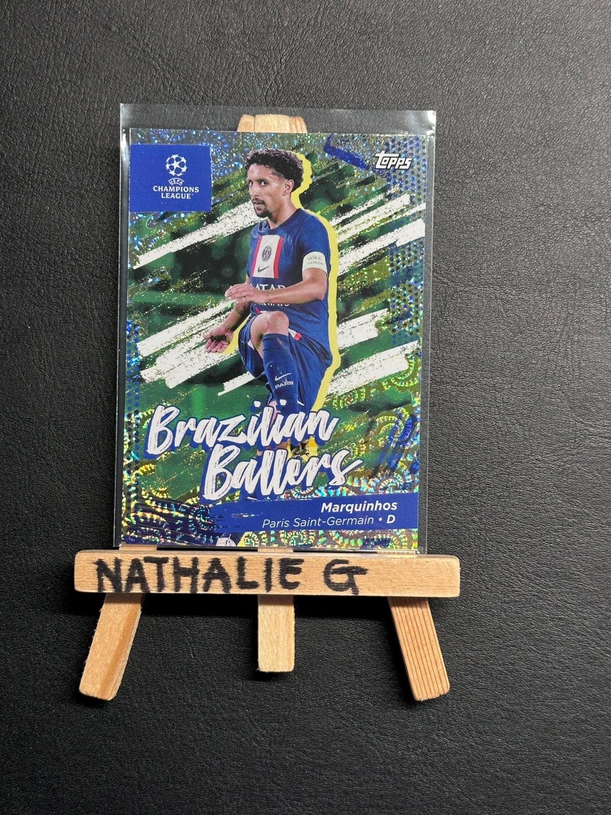 2022-23 Topps Carnaval UEFA Marquinhos Brazilian Ballers, Ophalen of Verzenden, Nieuw, Buitenlandse clubs, Spelerskaart