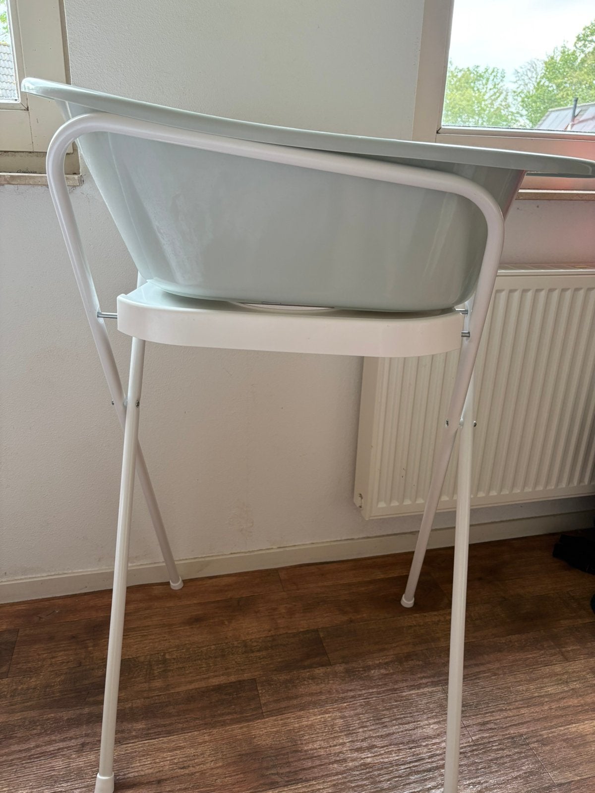 Babybadje met standaard – zo goed als nieuw, Ophalen, Zo goed als nieuw, Badje, Standaard