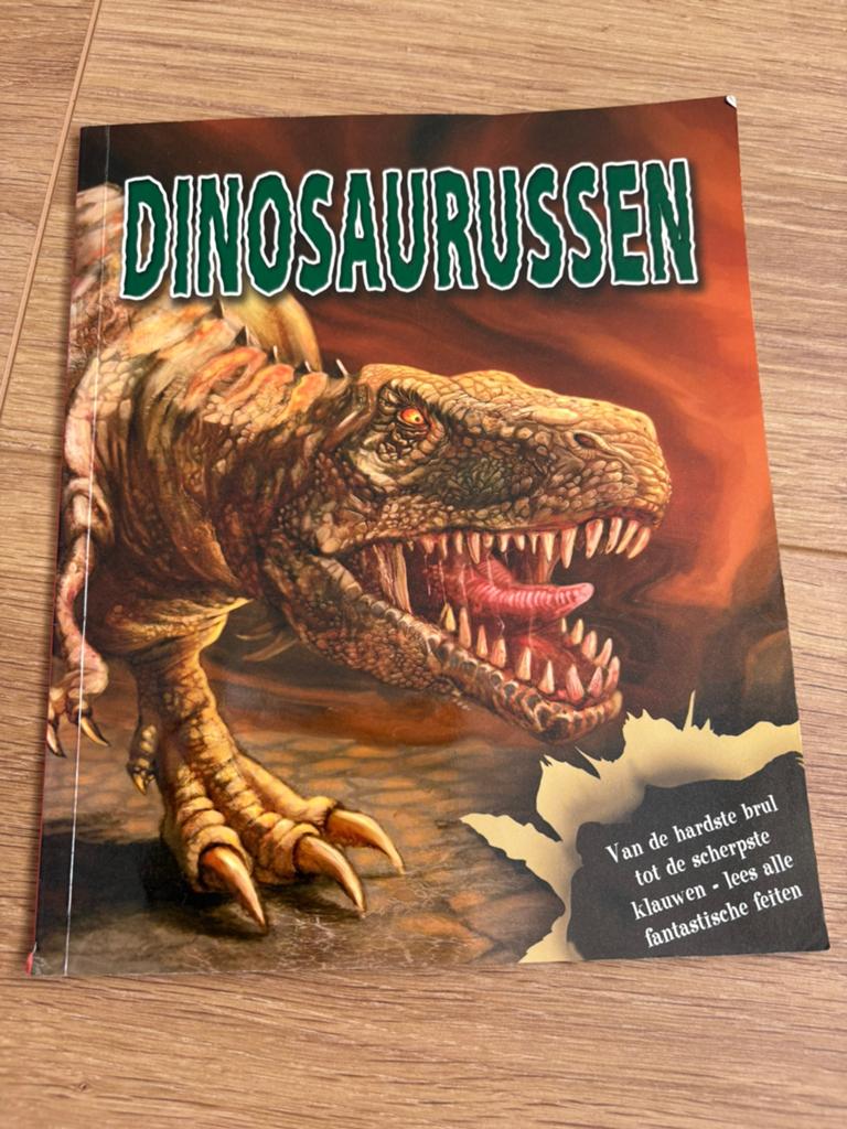 Dinosaurussen Boek: Fascinerende Feiten en Verhalen, Ophalen, Zo goed als nieuw, Non-fictie