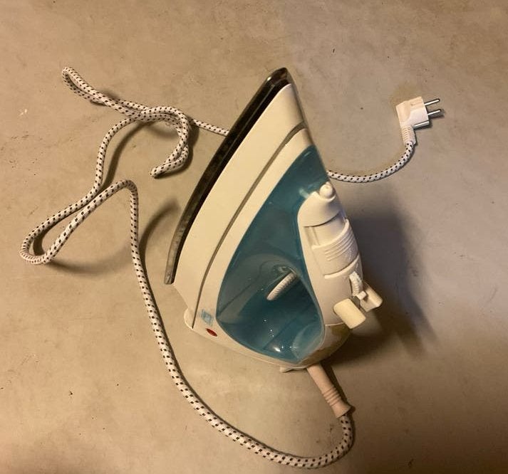 Gebruikt strijkijzer - Werkt, Witgoed en Apparatuur, Ophalen, Gebruikt, Strijkijzer met snoer