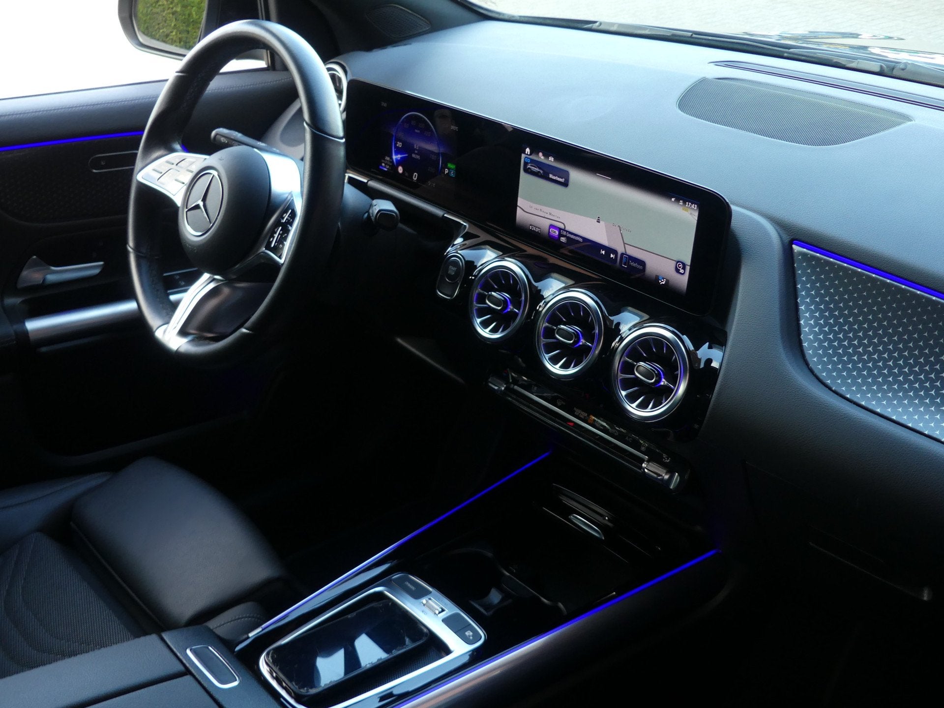 Mercedes-Benz EQA 250+ 71 kWh LED/Camera/Navigatie/Standkach, Gebruikt, Zwart, 1955 kg, SUV of Terreinwagen