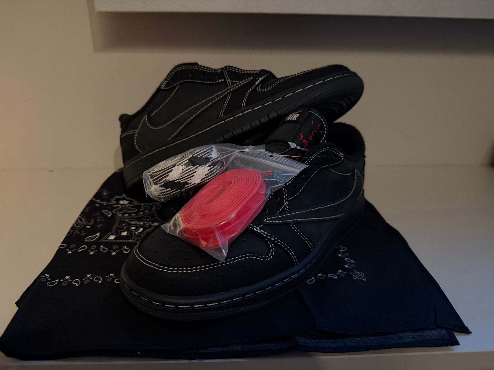 Nike Air Jord 1 Low maat 39 en 40 Travis Scott Black Phantom, Ophalen of Verzenden, Nieuw, Zwart, Sneakers of Gympen